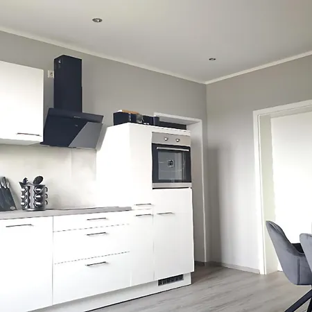 Danessi-familie,business,nahe Koblenz,6 Personen,saniert,direkte Anbindung Industriegebiet,tv Kingsize Boxspringbett Апартаменты *