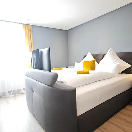 Danessi-familie,business,nahe Koblenz,6 Personen,saniert,direkte Anbindung Industriegebiet,tv Kingsize Boxspringbett