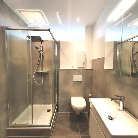 Danessi-familie,business,nahe Koblenz,6 Personen,saniert,direkte Anbindung Industriegebiet,tv Kingsize Boxspringbett Мюльхайм-Керлих