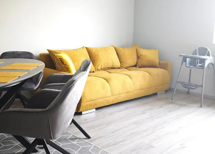 Danessi-familie,business,nahe Koblenz,6 Personen,saniert,direkte Anbindung Industriegebiet,tv Kingsize Boxspringbett Apartmán