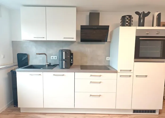 Danessi-familie,business,nahe Koblenz,6 Personen,saniert,direkte Anbindung Industriegebiet,tv Kingsize Boxspringbett Apartmán Mülheim-Kärlich